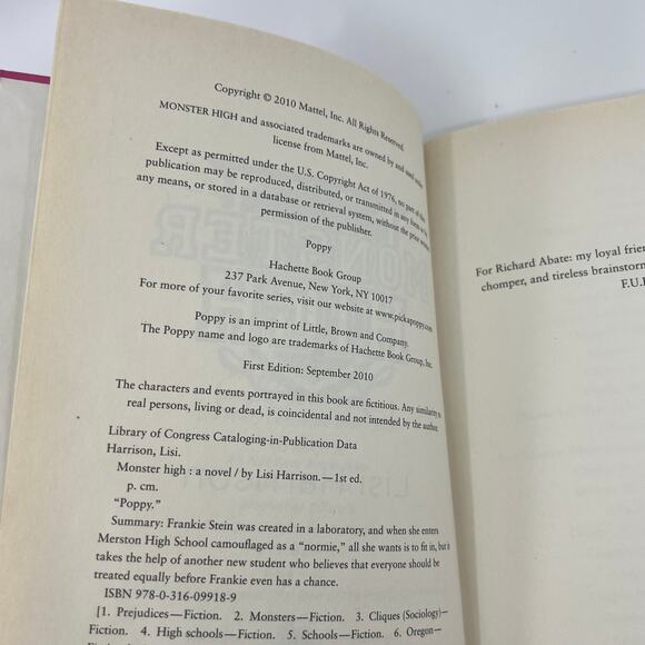 Monster High Book First Edition 2010 Hardcover Lisi Harrison Pink Cover Poppy - Picture 7 of 8